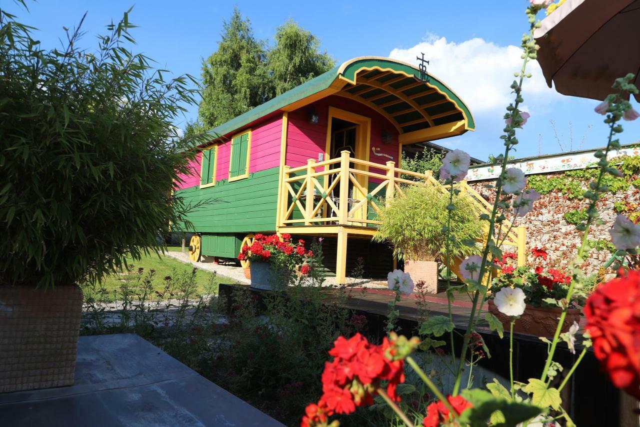 Bed and Breakfast Roulotte La Dominique Romery  Exterior foto